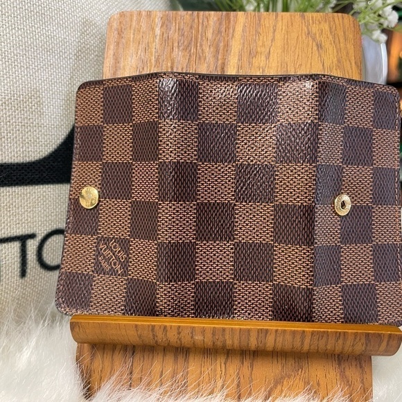 AUTHENTIC LOUIS VUITTON DAMIER MULTICLES 4 RING KEY CASE - Picture 6 of 14